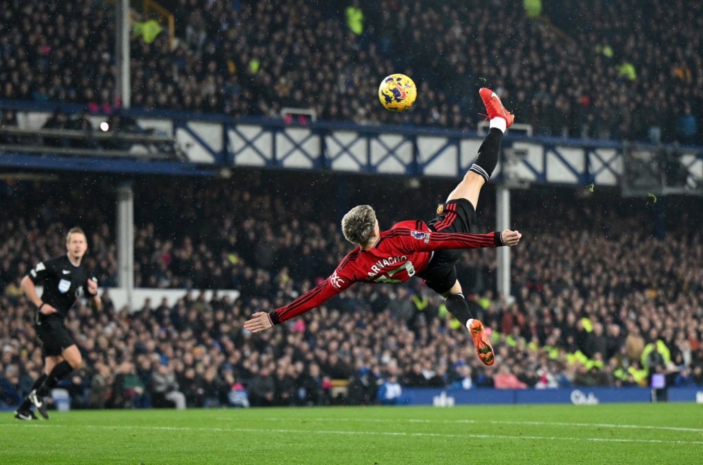Garnacho scores wonder goal as Manchester United beat Everton
