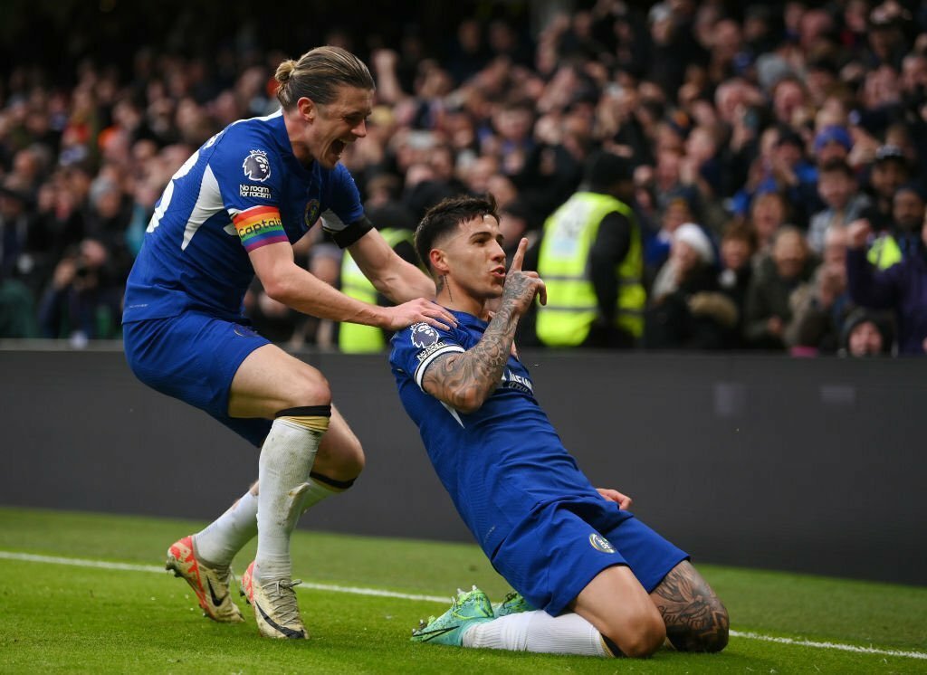 enzo-fernandez-scores-brace-as-10-man-chelsea-see-off-brighton