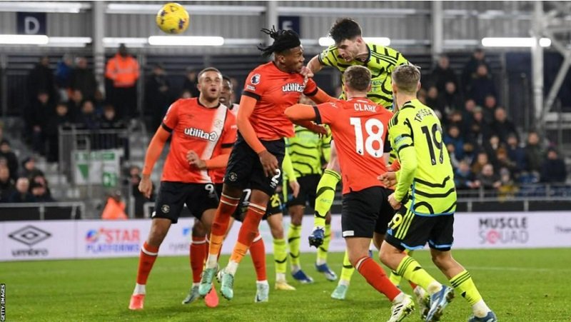 rice-snatches-arsenal-win-in-seven-goal-luton-thriller
