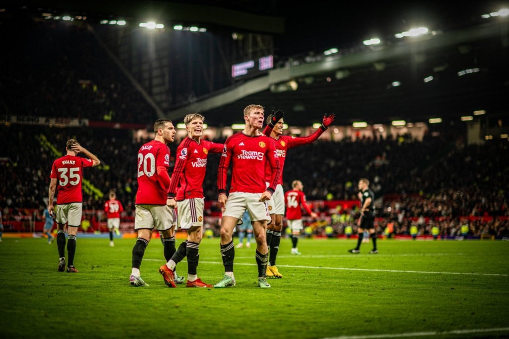 Hojlund scores first Premier League to fire Man United to victory against Aston Villa