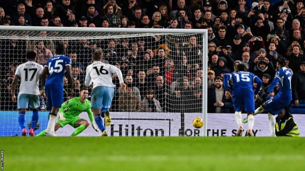 Late Madueke penalty helps Chelsea beat Palace