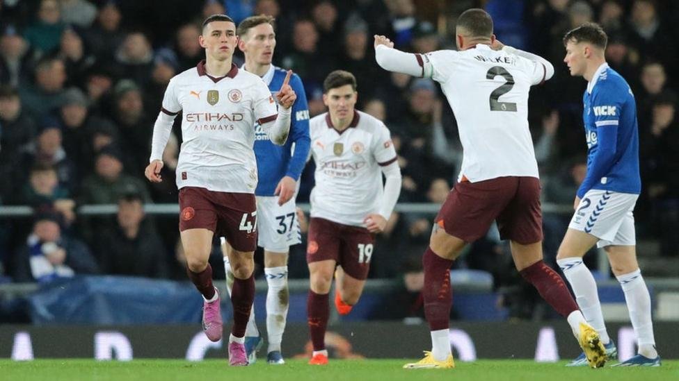 Champions Man City come from behind to beat Everton