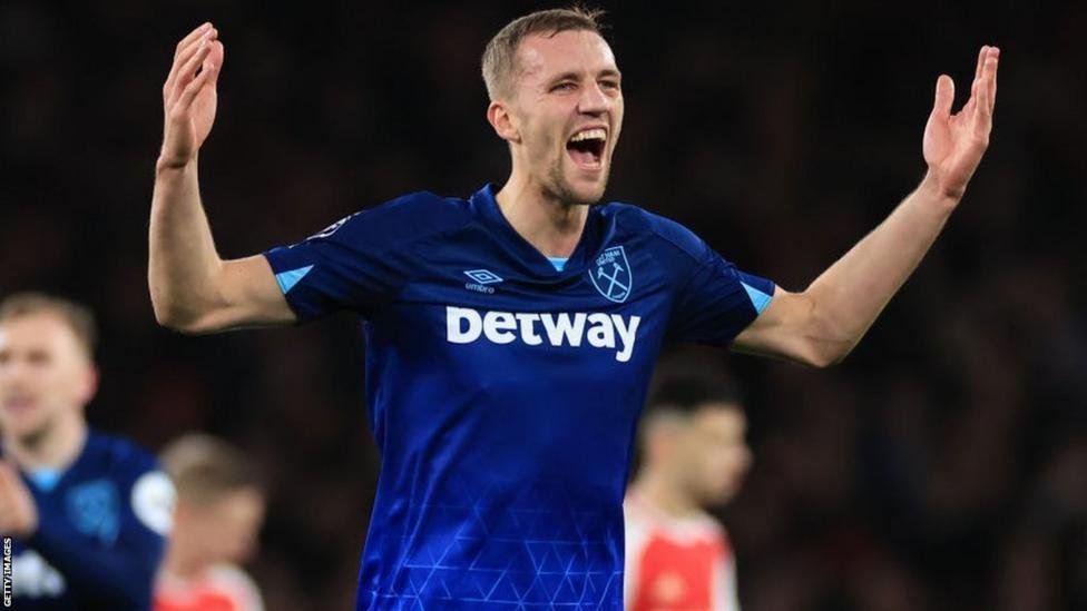 West Ham stun Arsenal who miss chance to go top