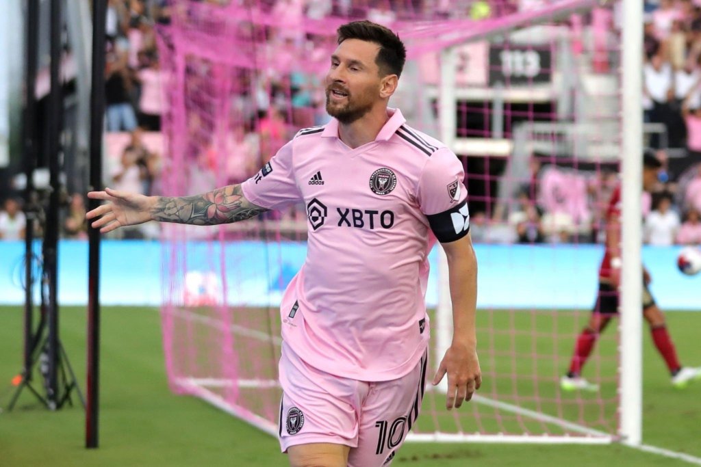 fifa-best-awards:-lionel-messi-wins-best-male-player,-pep-guardiola-named-best-male-coach