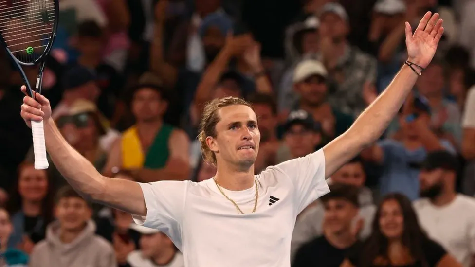 Australian Open 2024: Alcaraz loses to Zverev and Medvedev beats Hurkacz