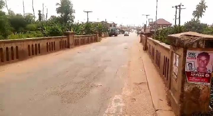 Deep cracks emerge in 60-year-old Buadua bridge [Photos + video]