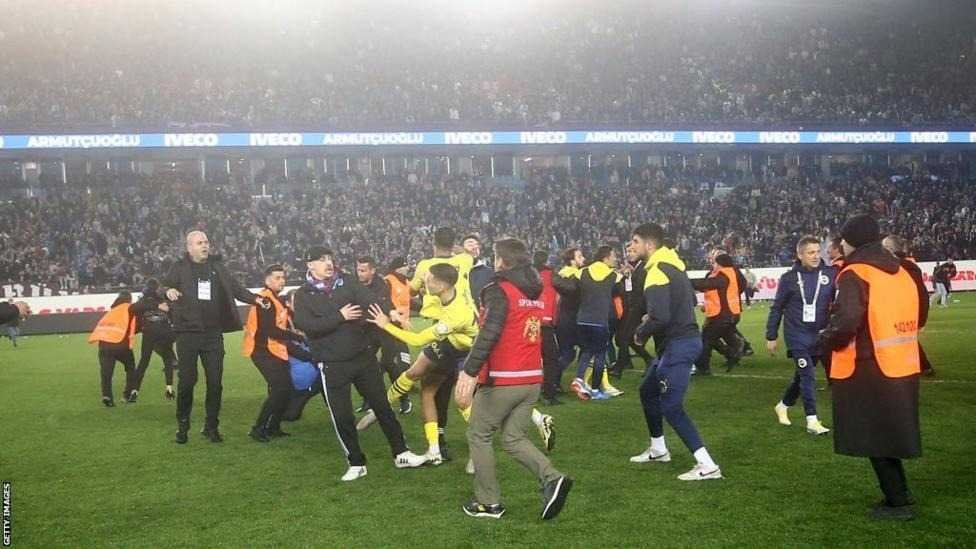 trabzonspor-fans-attack-fenerbahce-players-after-loss