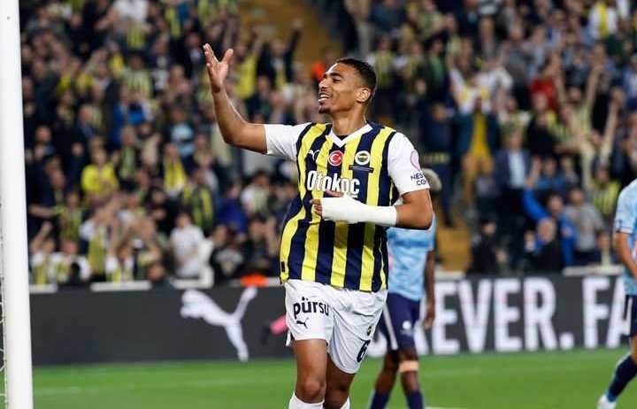 djiku-and-balotelli-score-as-fenerbahce-win-six-goal-thriller