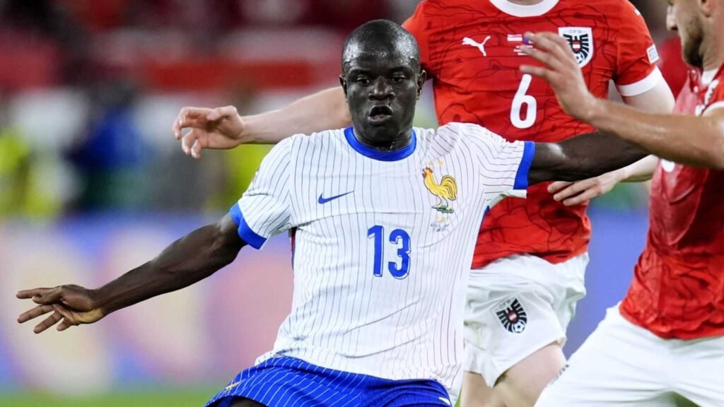 Kante impresses Man United legends with superb display